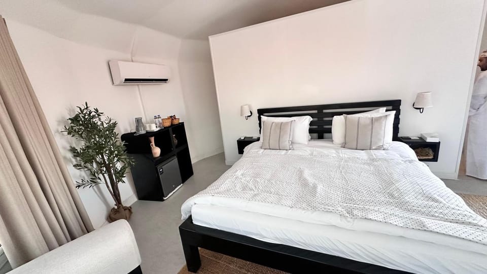 Bed, Photo of the whole room, Bedroom, air conditioner