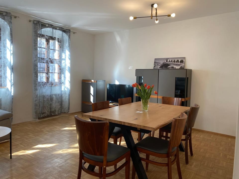 Dining area, Meeting/conference room