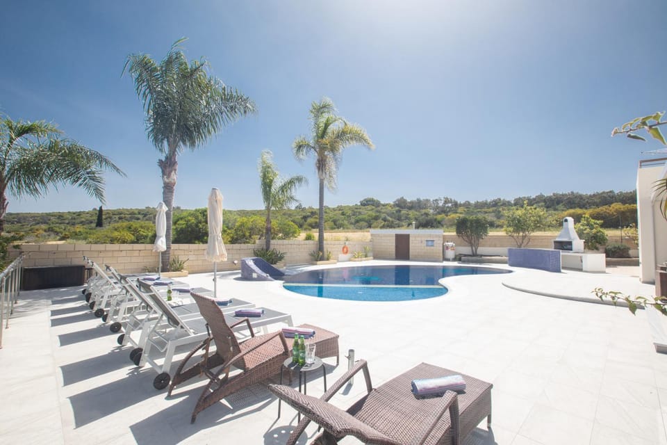 Garden, Seating area, Swimming pool