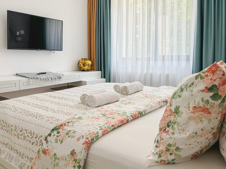 Smaranda Park Lake Apartment in Bucharest