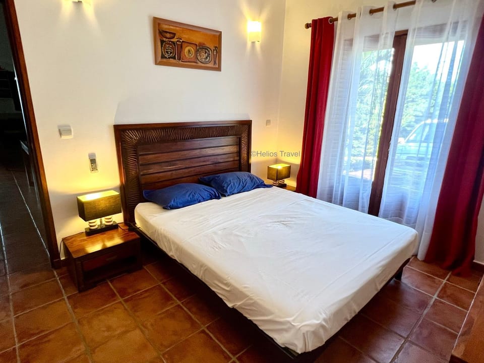 Bed, Photo of the whole room, Bedroom, air conditioner