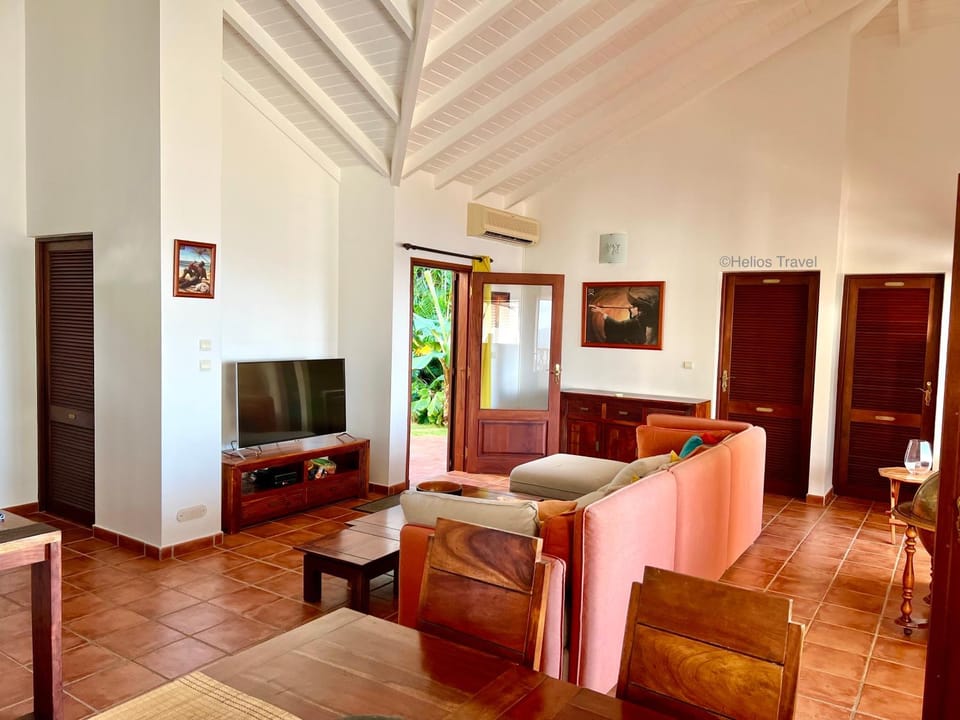TV and multimedia, Living room, locker