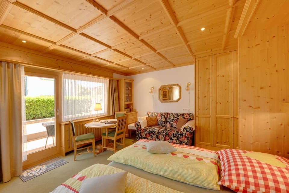 Bed, Living room, Seating area, Dining area, Bedroom