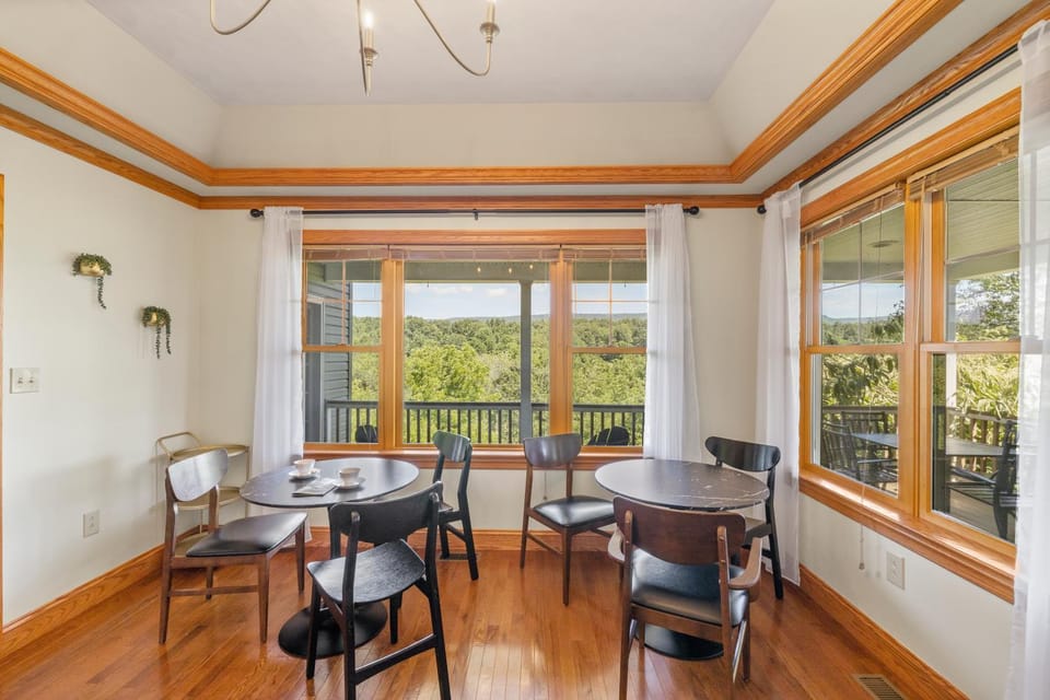 View (from property/room), Balcony/Terrace, Seating area, Dining area
