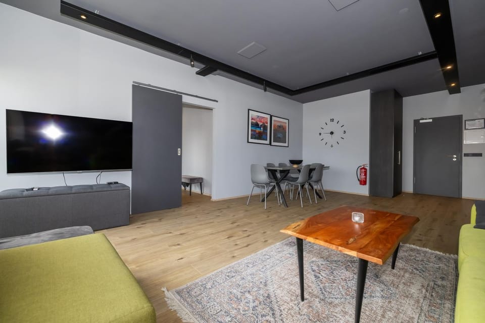 TV and multimedia, Living room, Seating area, Dining area