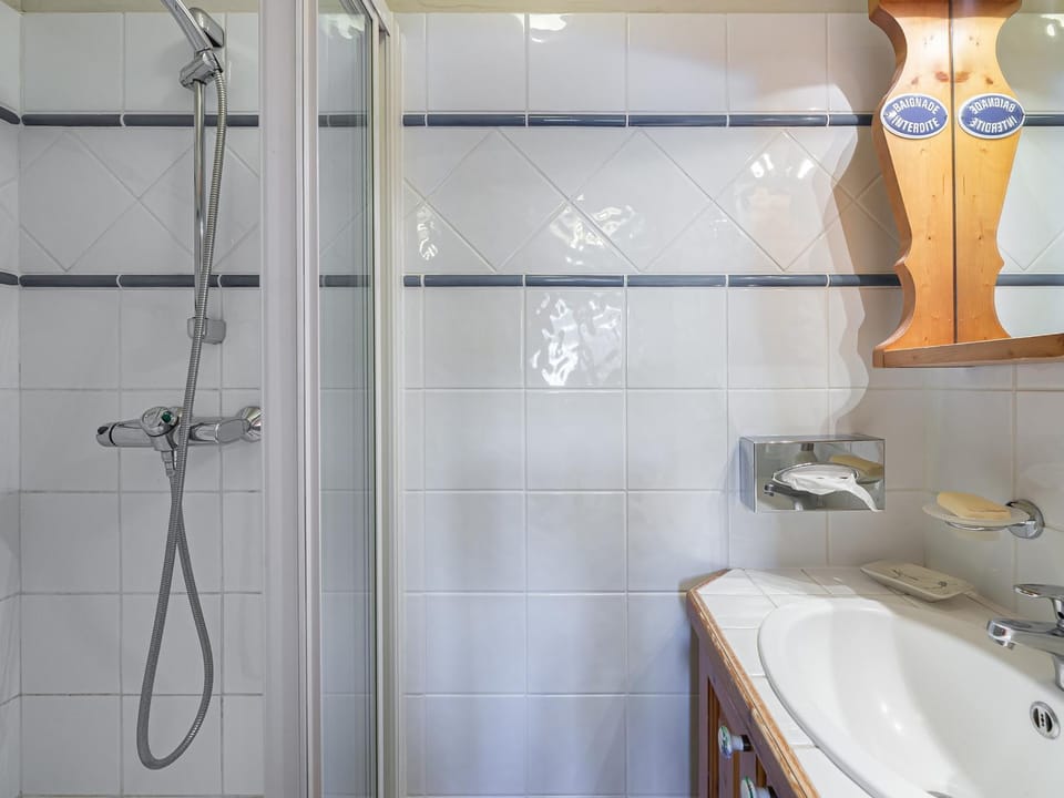 Appartement 4 pers proche pistes Méribel avec piscine Apartment in Les Allues