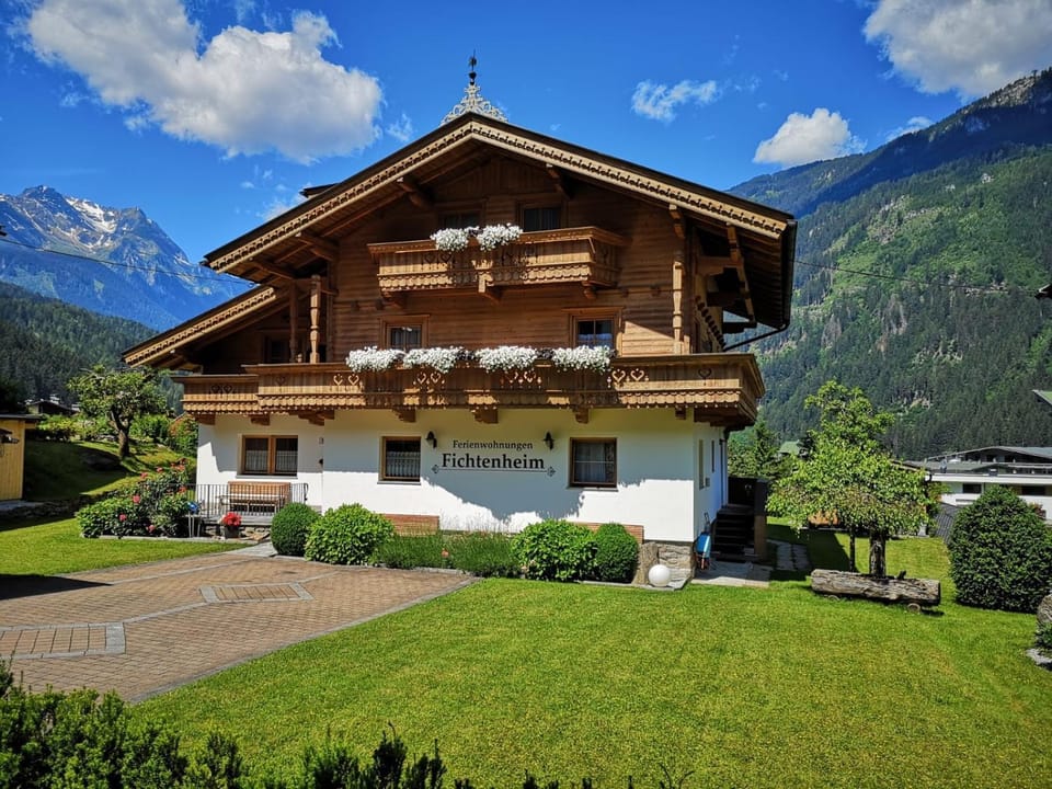 Property building, Day, Summer, Garden, Mountain view