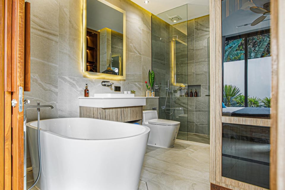 Shower, Toilet, Bathroom, Bath