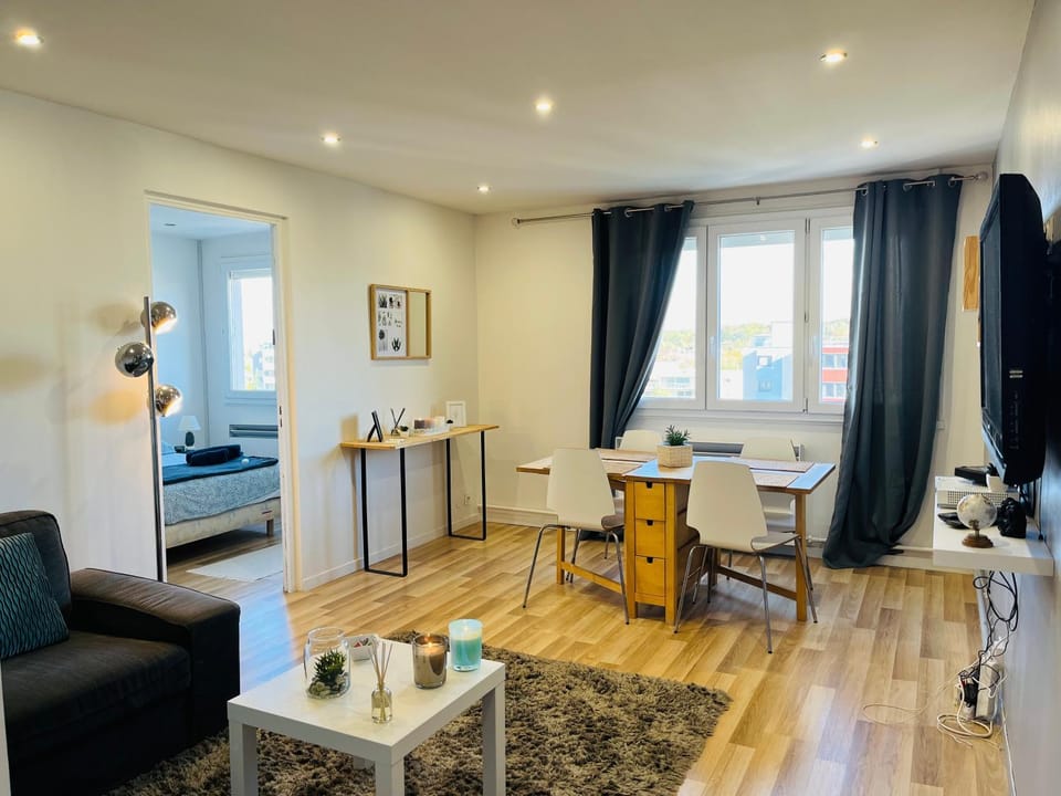 3 chambres Situation idéale Aux portes de Lyon Tout confort Apartment in Auvergne-Rhône-Alpes