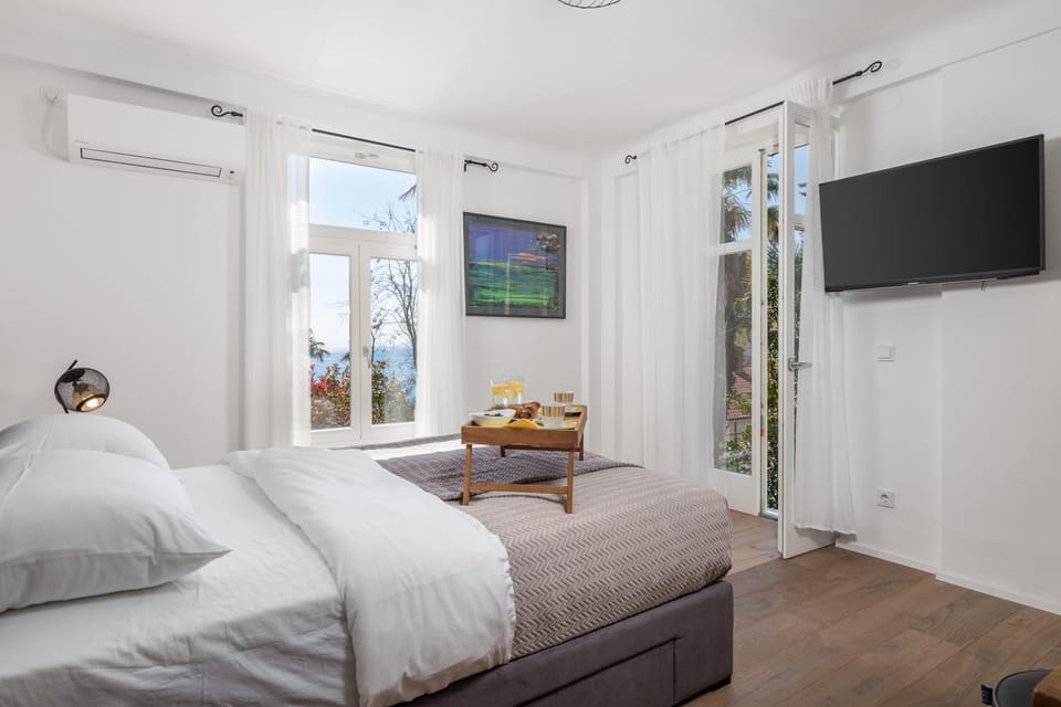 Bedroom, Garden view, Sea view