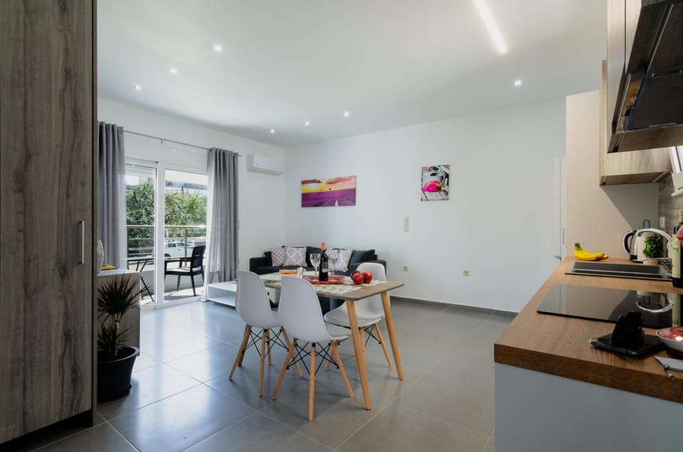 Living room, Seating area, Dining area, kitchen