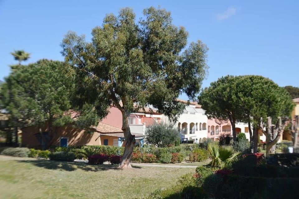 Bel appartement pour 6 personnes dans résidence avec piscine 500 m plage Apartment in Cavalaire-sur-Mer