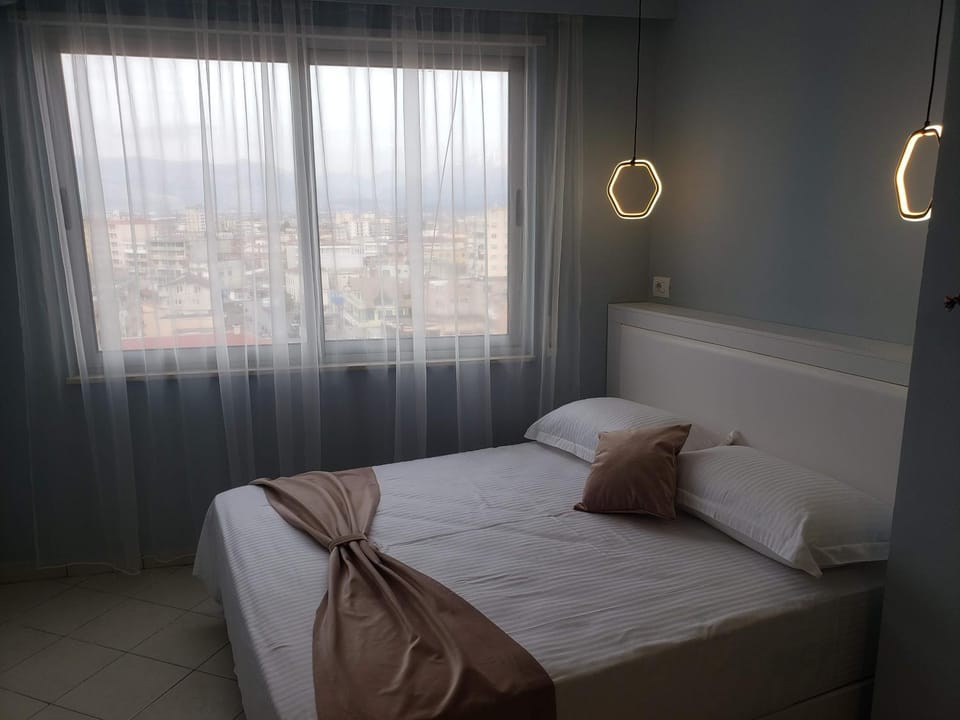 Bed, Bedroom, City view, Mountain view