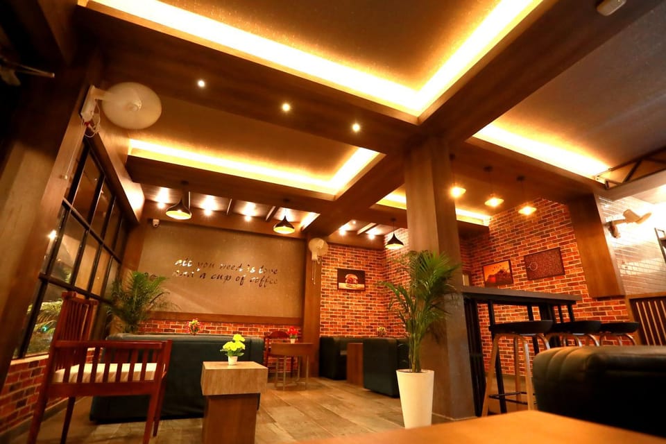 Restaurant/places to eat, Lounge or bar