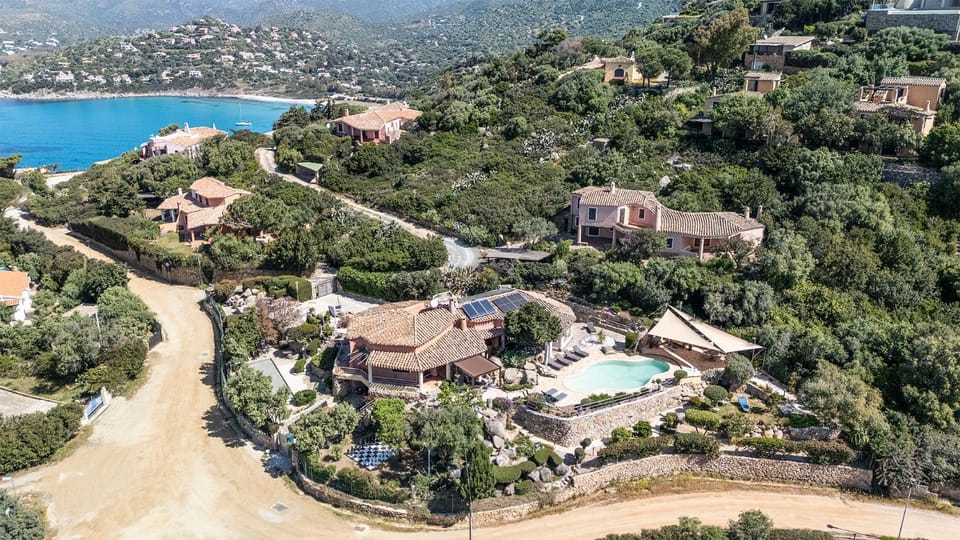 VILLA ANTARES Villa in Sardinia