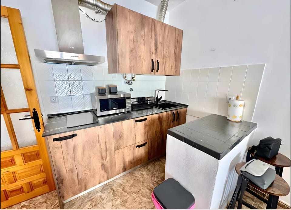 Kitchen or kitchenette, Living room
