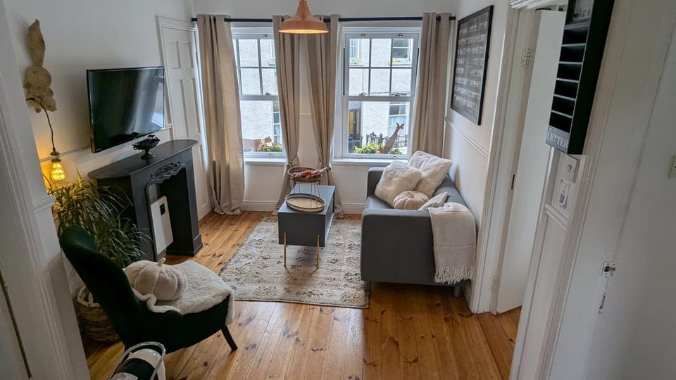 1780 Green Street Apartment in Dingle