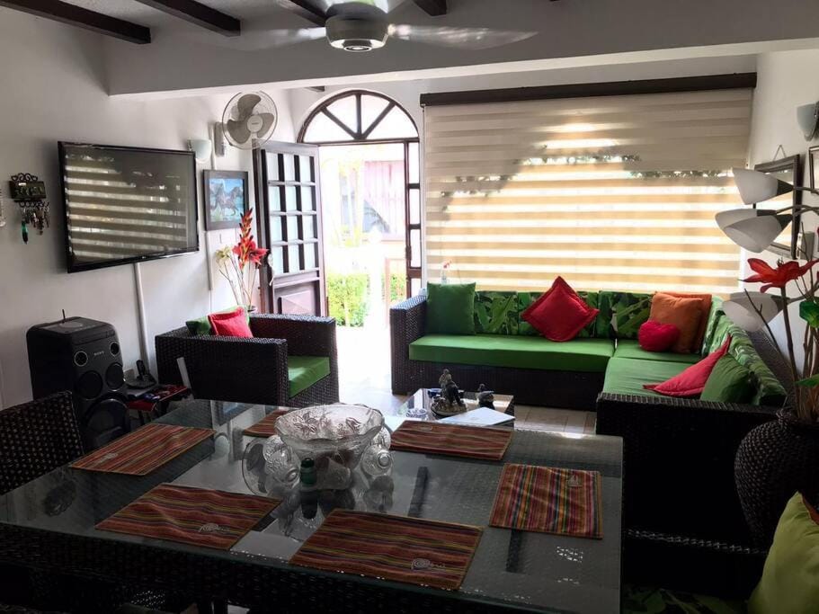 Casa comoda, bien ubicada en conjunto con piscina House in Melgar