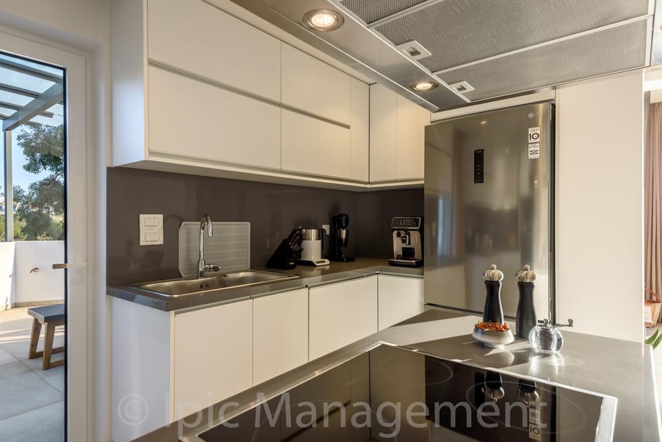 Coffee/tea facilities, Kitchen or kitchenette, Communal kitchen