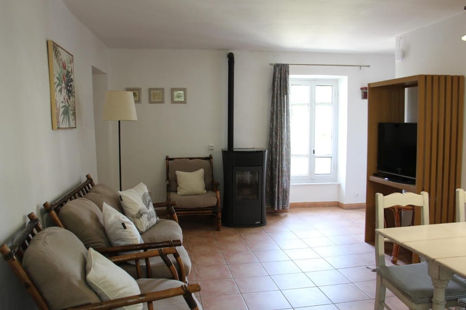 TV and multimedia, Living room, heating, internet