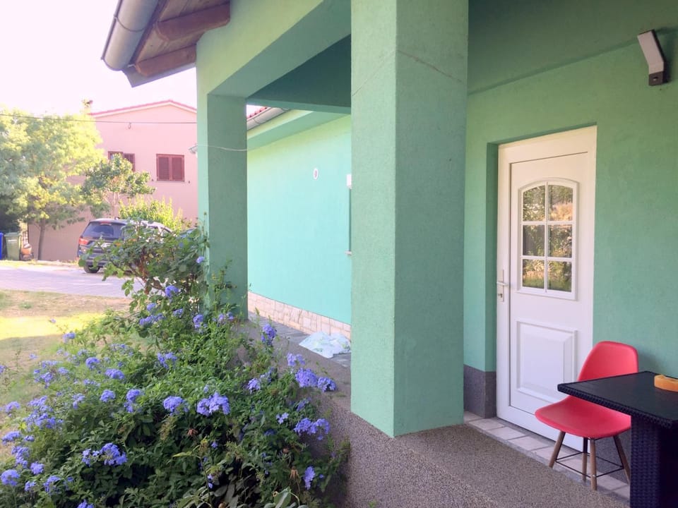 Double room with bathroom, WiFi, airco, parking, washing machine, grill Vacation rental in Medulin