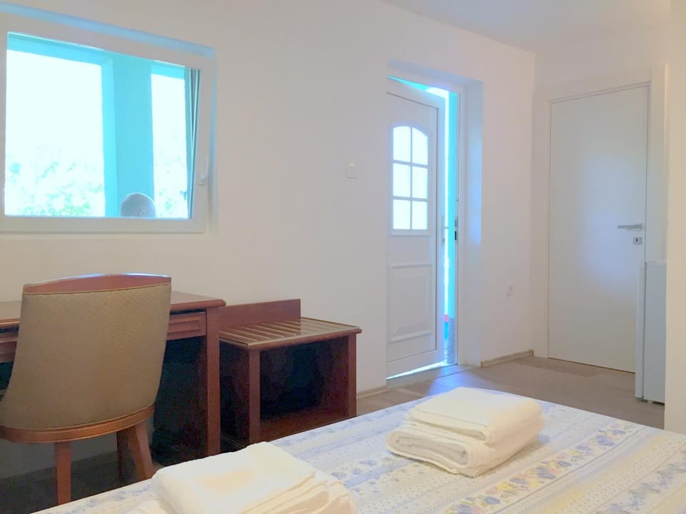 Double room with bathroom, WiFi, airco, parking, washing machine, grill Vacation rental in Medulin