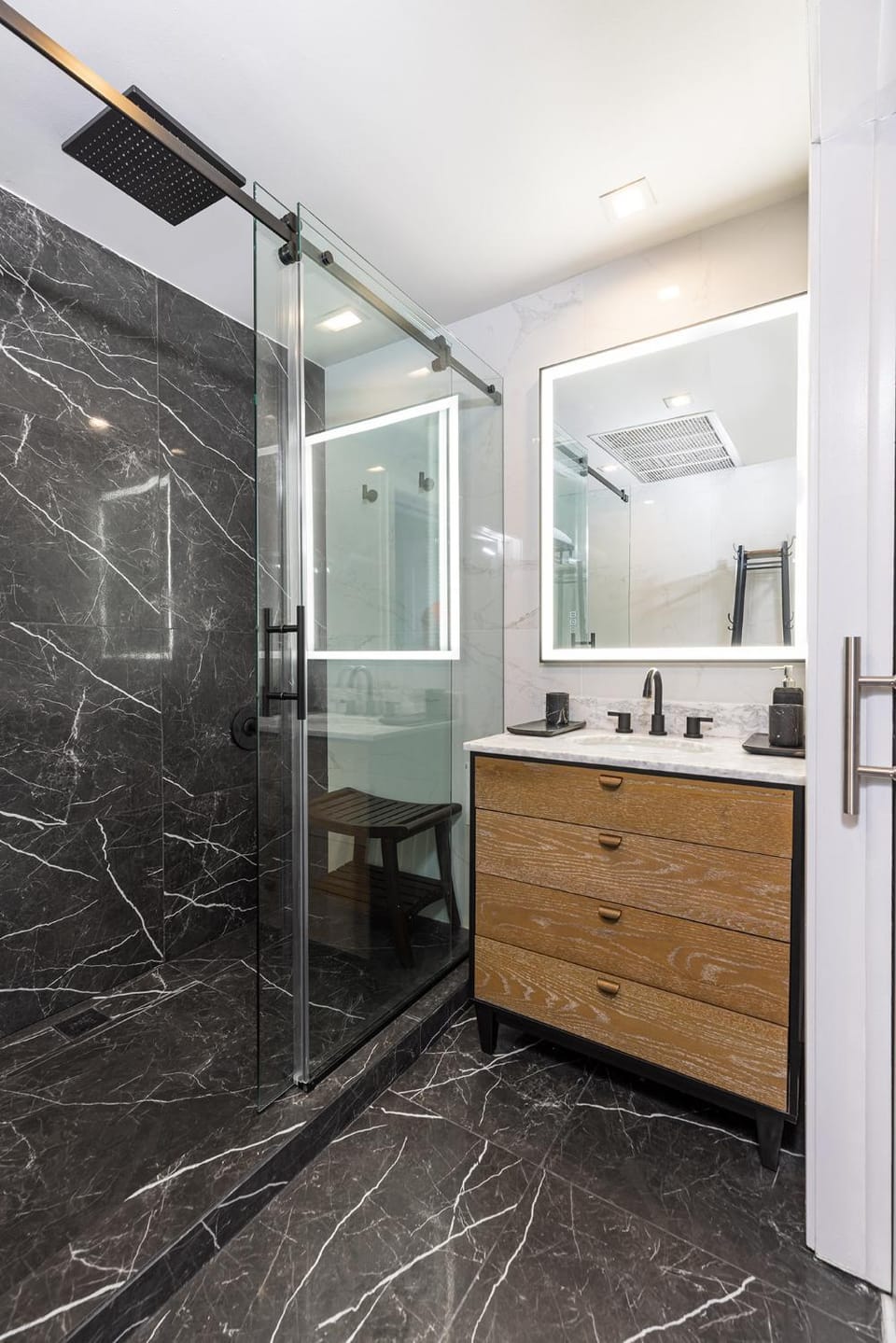 Boutique Suite with Huge Terrace and Rooftop Pool Apartment hotel in Flamingo Lummus