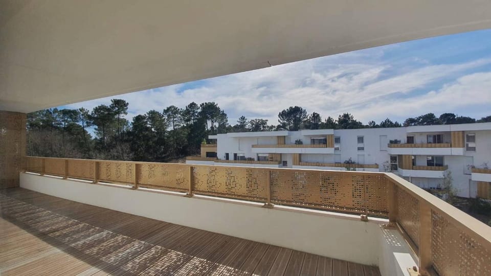Property building, Day, View (from property/room), Balcony/Terrace