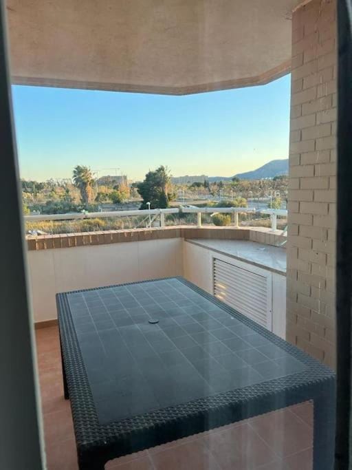 Apartamento en primera línea de playa con vistas Apartment in Valencian Community