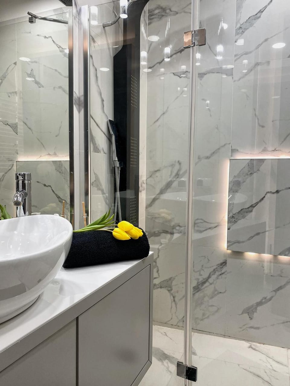 Shower, Bathroom, towels