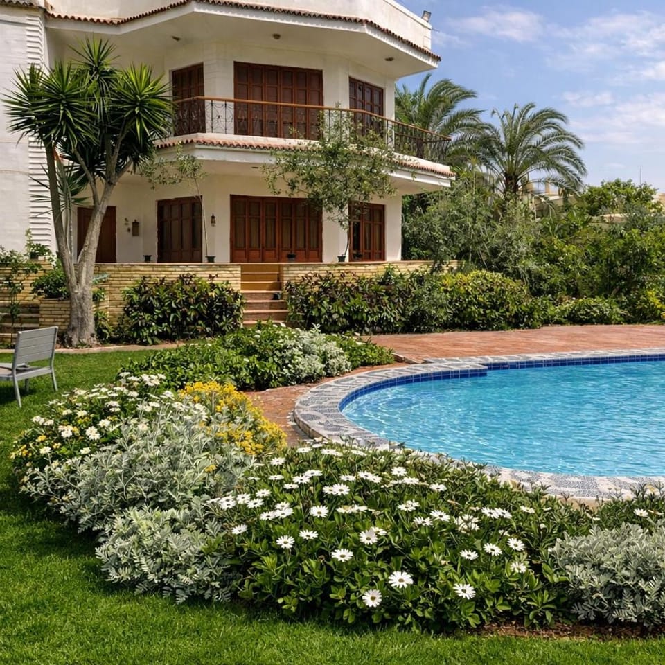 White Family Villa - Private Pool - AC - Very Big Garden - 5 bedrooms - 5- Min Walk to Beach Villa in Alexandria Governorate
