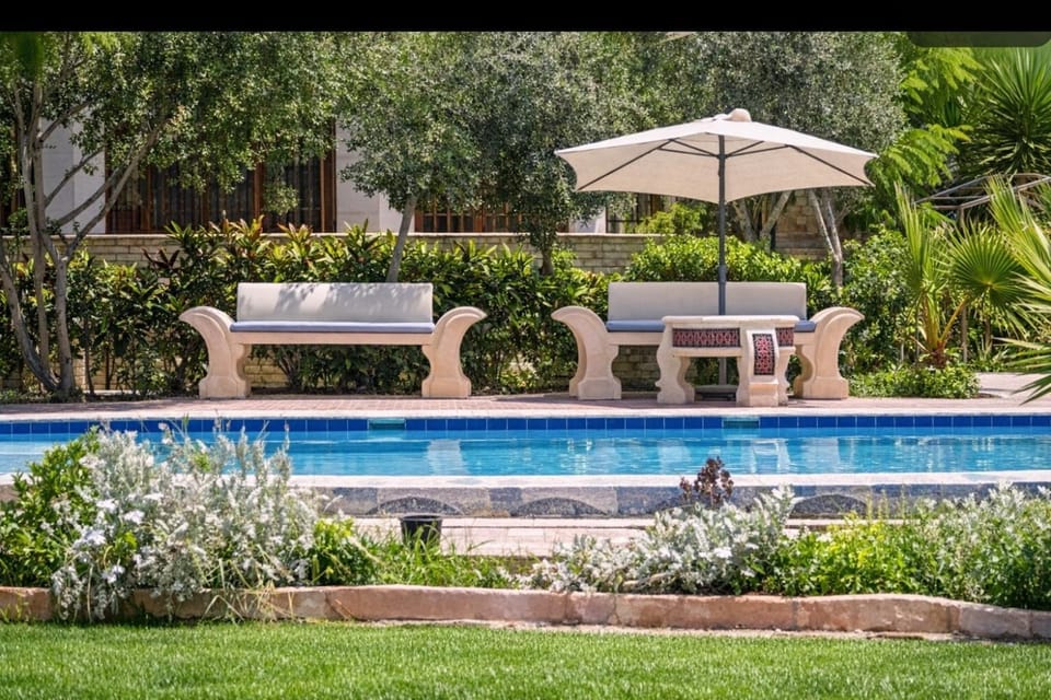 White Family Villa - Private Pool - AC - Very Big Garden - 5 bedrooms - 5- Min Walk to Beach Villa in Alexandria Governorate