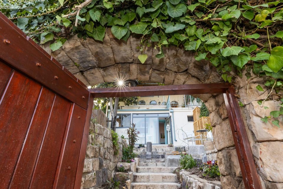 Property building, Facade/entrance, Garden, Garden view, Inner courtyard view