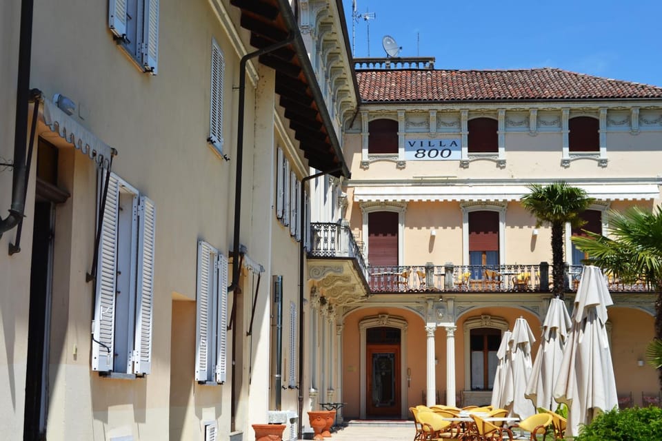 Restaurant/places to eat, Garden, Balcony/Terrace