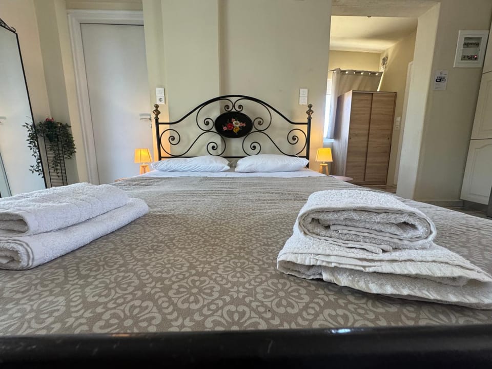 Bed, Photo of the whole room, Bedroom, towels, wardrobe