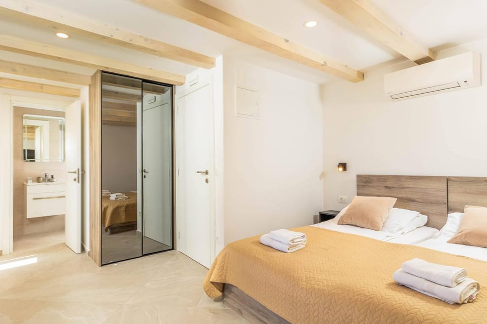Bed, Bathroom, Bedroom