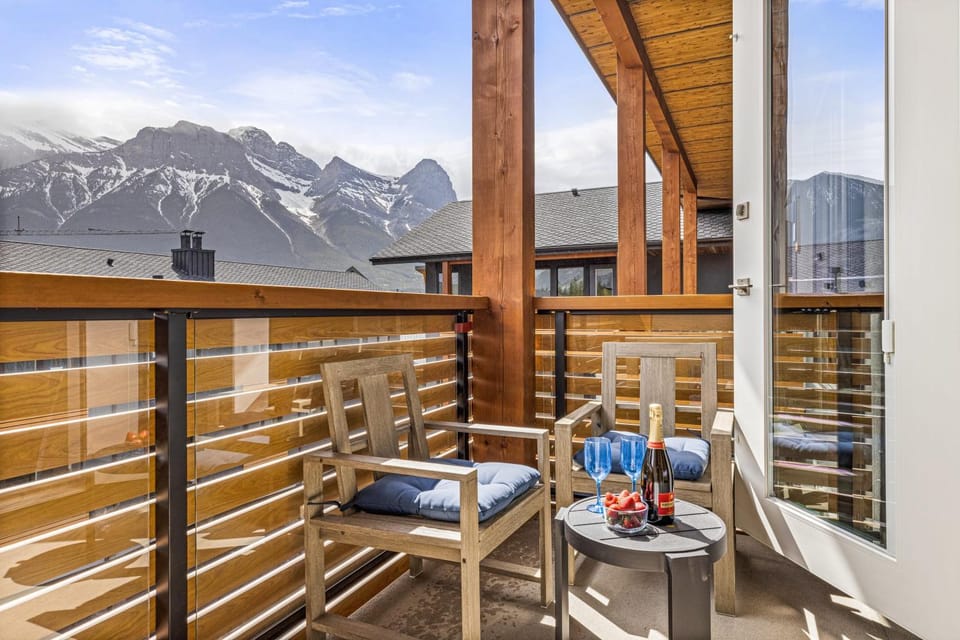 Gorgeous Spring Creek Penthouse House in Canmore