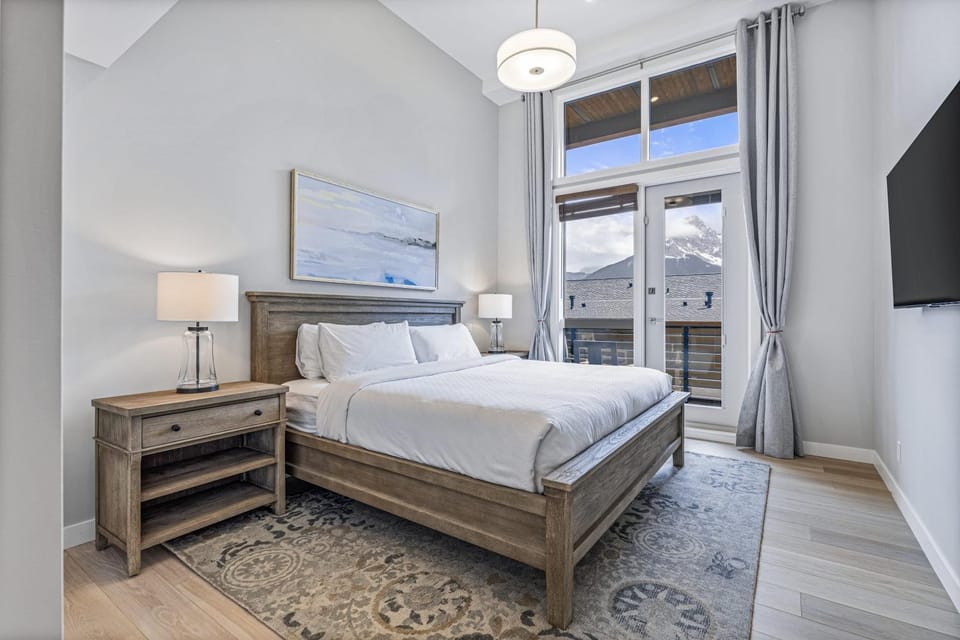 Gorgeous Spring Creek Penthouse House in Canmore