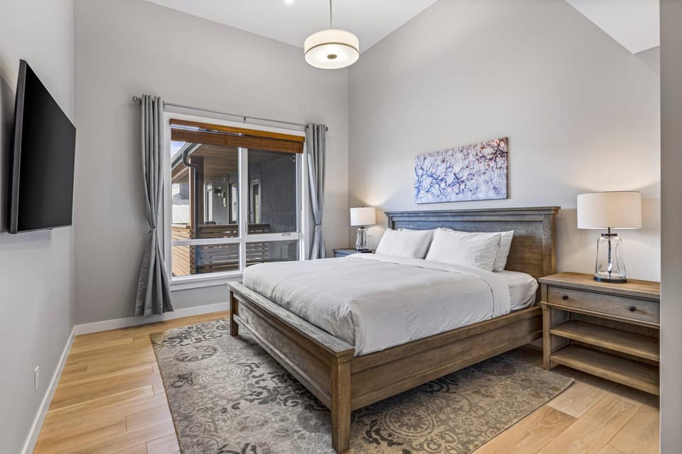 Gorgeous Spring Creek Penthouse House in Canmore