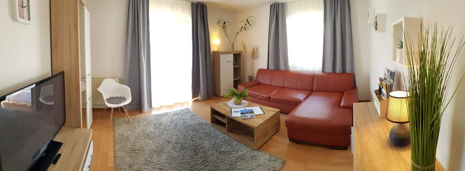 Communal lounge/ TV room, TV and multimedia, Living room, Seating area