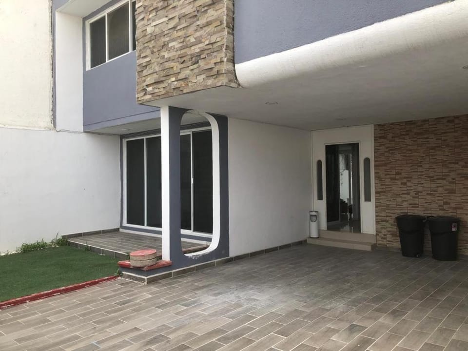 Patio, Facade/entrance