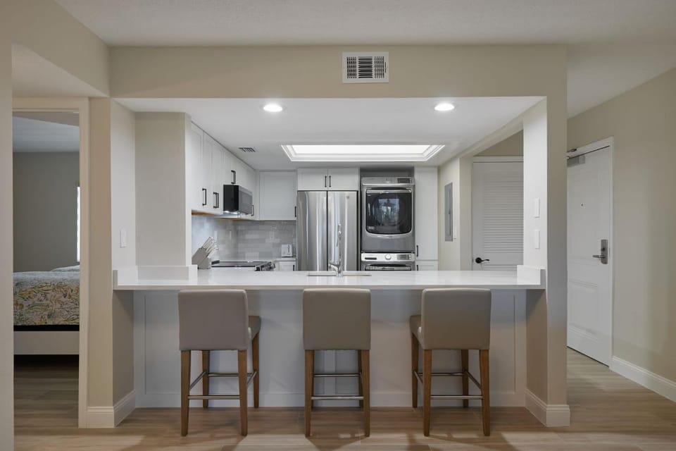 Sanibel Inn 511- Premier Two Bedroom Residence, Resort Amenities Included! House in Sanibel Island