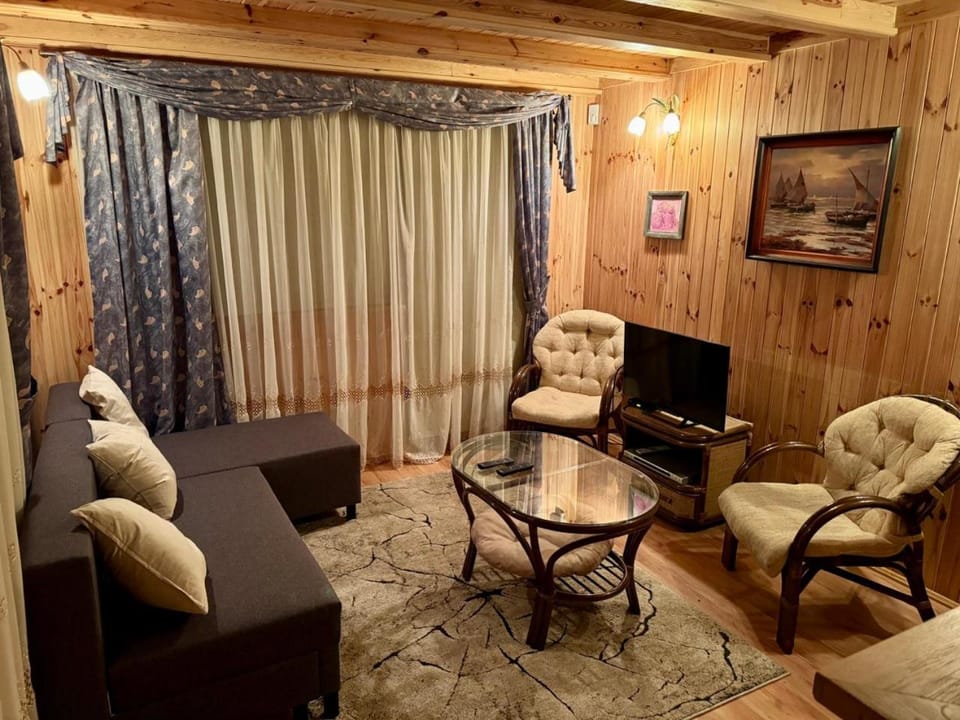 Bed, Living room