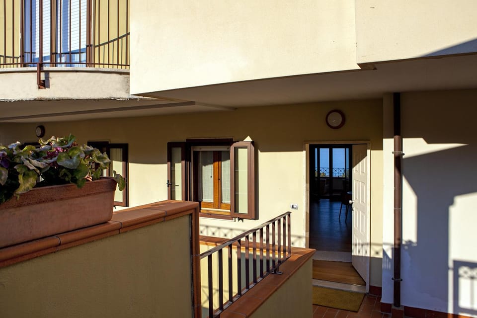 Property building, Balcony/Terrace