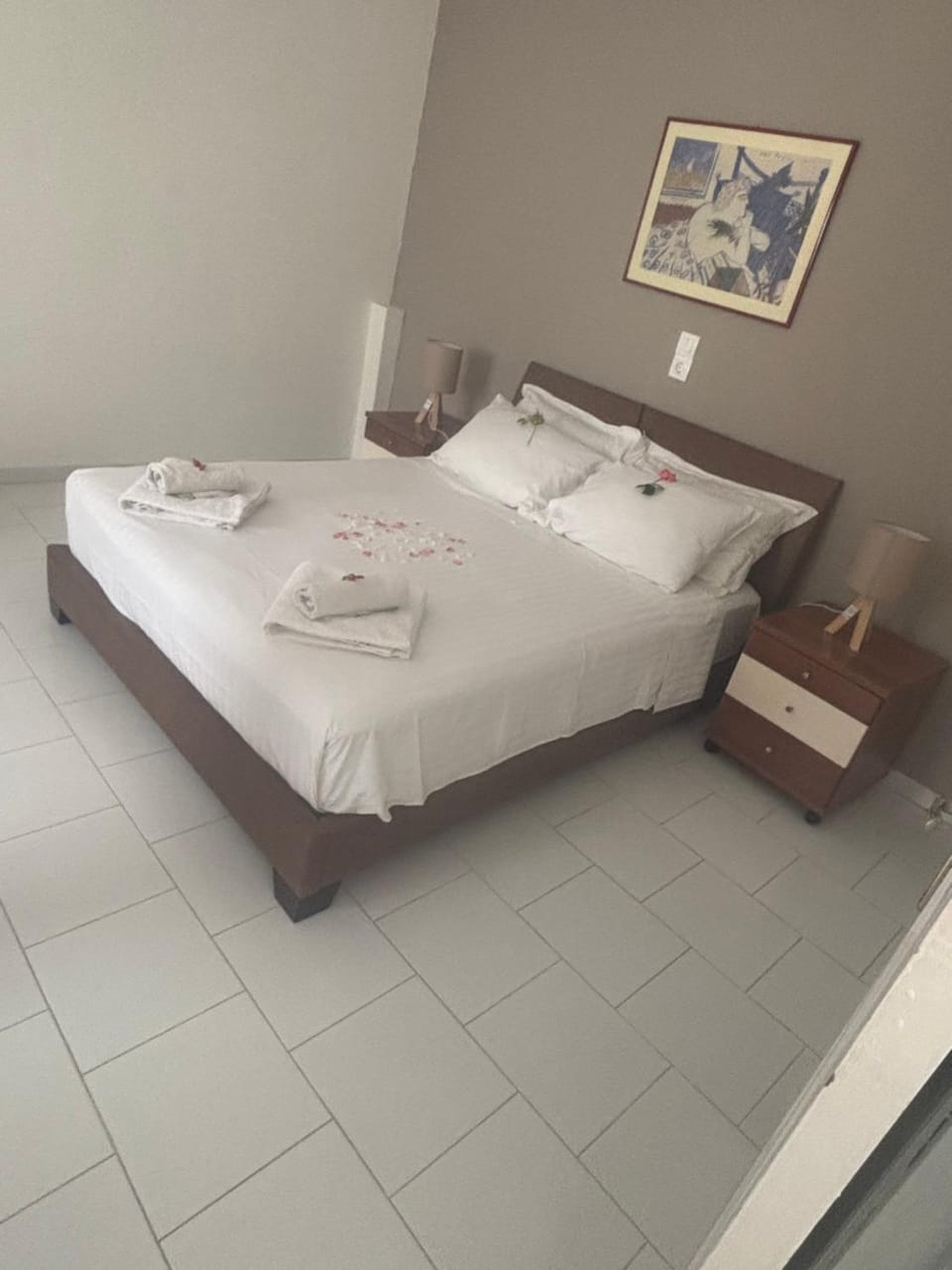 Bed, Photo of the whole room, Bedroom, towels