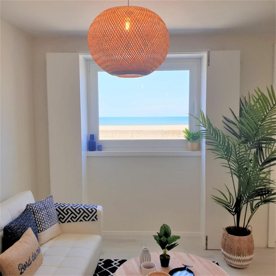 The Shore @ Atlantic Beach - Waterfront Beach House, Tiny Pool, Terrasse House in Porto District