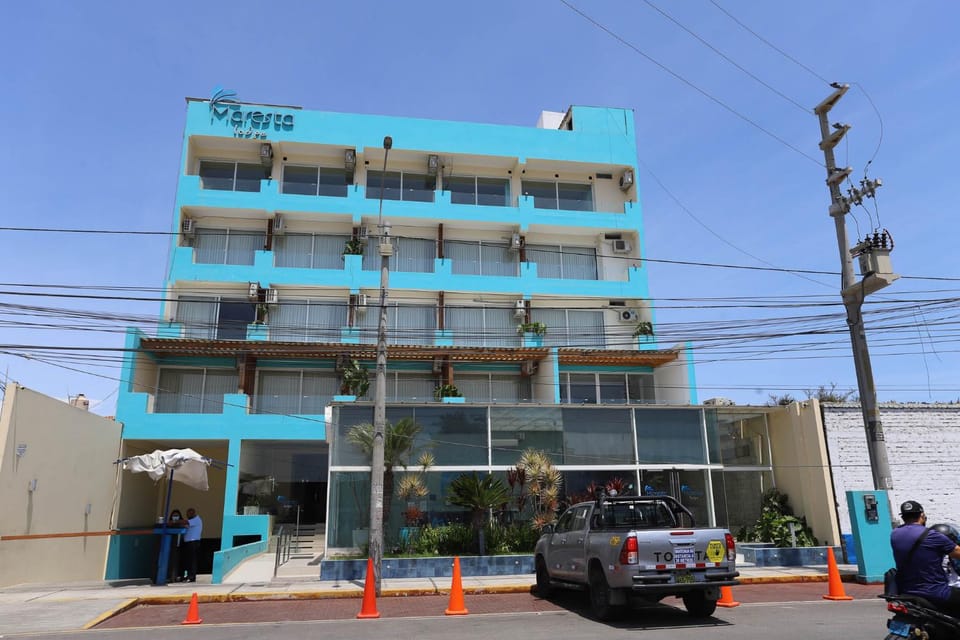 Facade/entrance