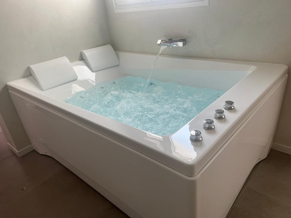 Hot Tub, Bath