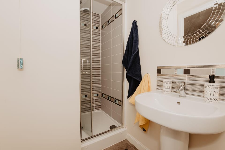 Shower, Bathroom, towels