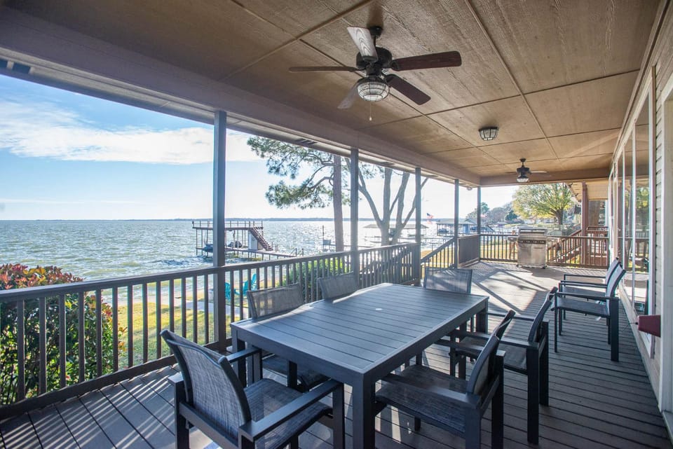 Patio, Balcony/Terrace, Lake view, flat iron